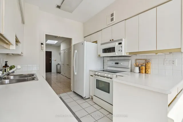 Additional image 19 of 30 Greenfield Ave Unit PH11