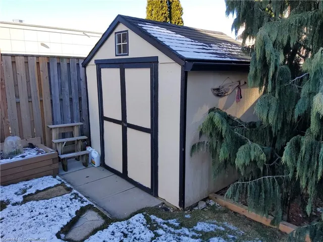 Additional image 30 of 18 Rideau Cres