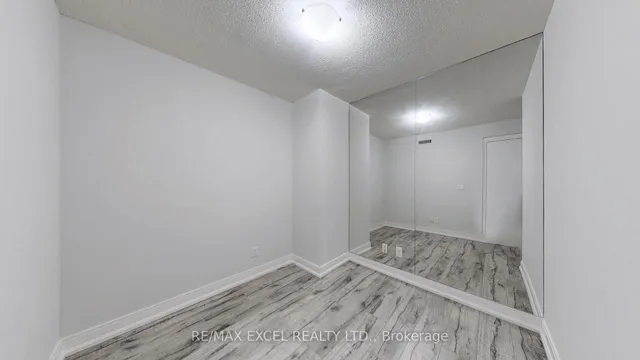 Additional image 22 of 135 Village Green Sq Unit 1924