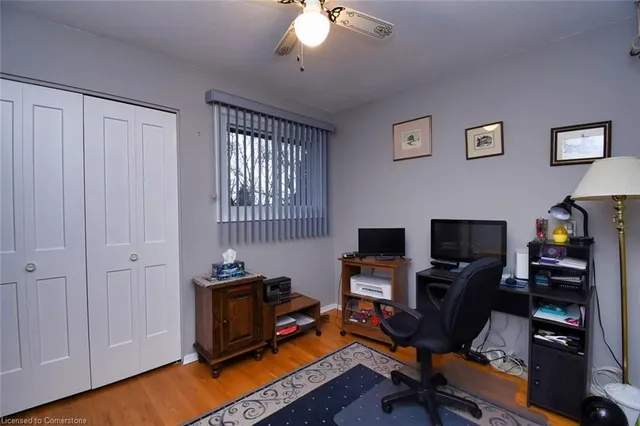 Additional image 20 of 6 Hugo Crt