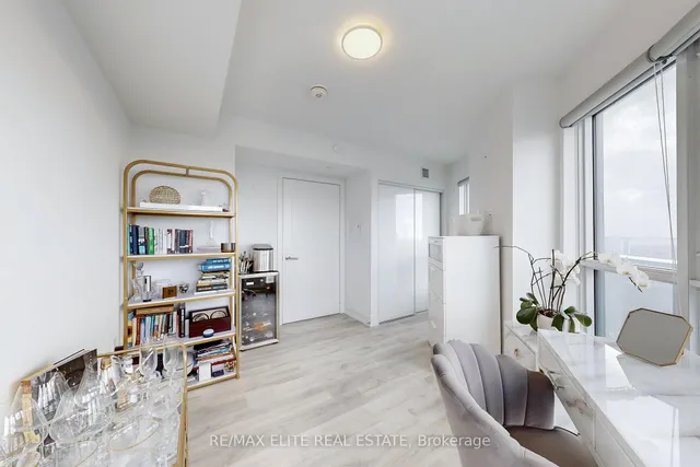 Additional image 16 of 585 Bloor St Unit 2418