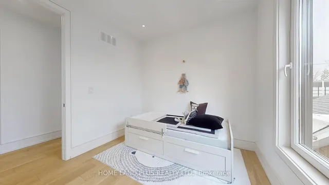 Additional image 30 of 116 Deloraine Ave