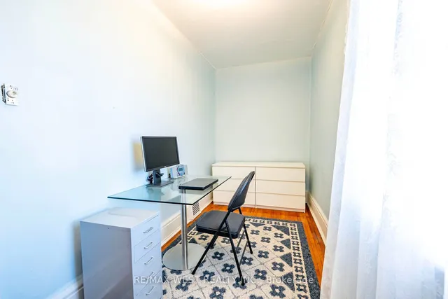 Additional image 23 of 217 Gladstone Ave