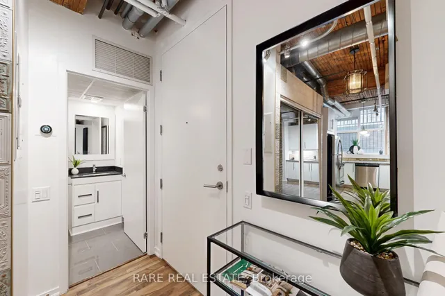 Additional image 5 of 736 Dundas St Unit 101