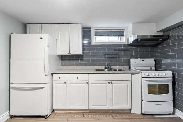 Additional image 29 of 112 Foch Ave