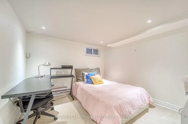 Additional image 22 of 428 Castlefield Ave