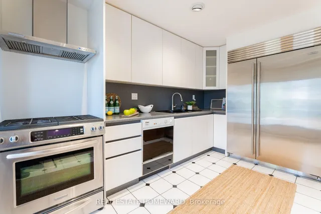 Additional image 14 of 416 Roehampton Ave