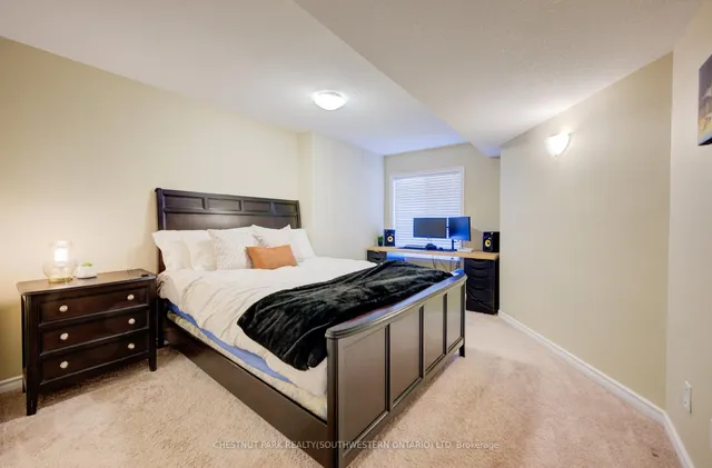 Additional image 33 of 988 Zeller Cres