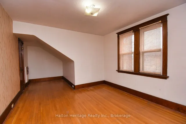 Additional image 26 of 129 Eastbourne Ave