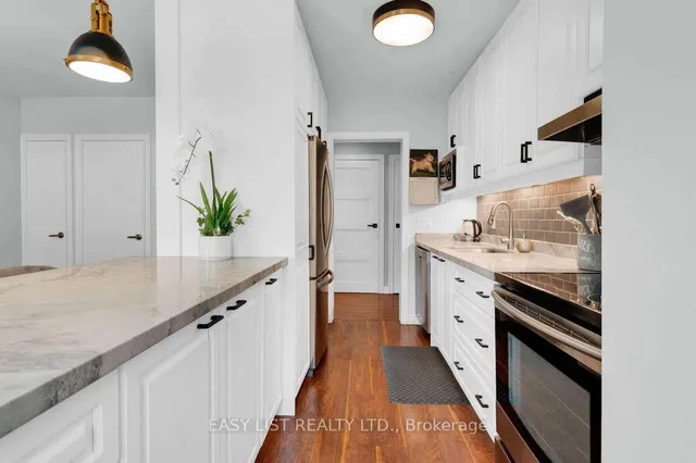 Additional image 3 of 2368 Queen St Unit 15