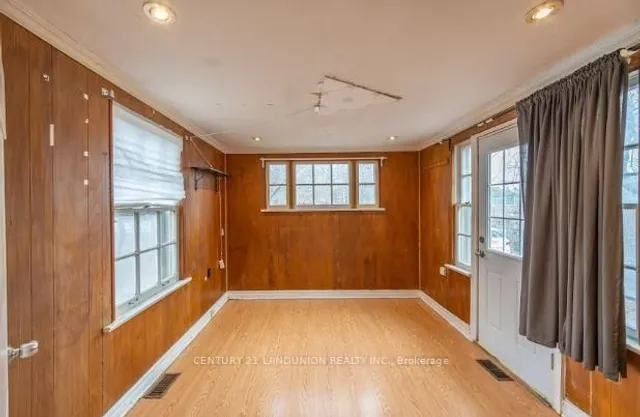 Additional image 14 of 2982 Bayview Ave