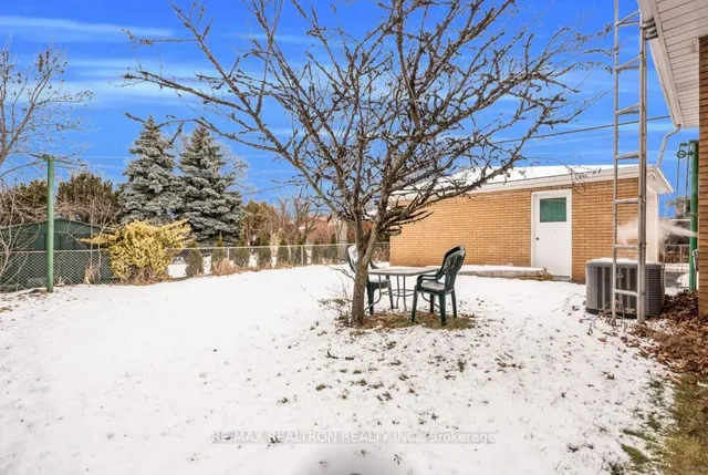 Additional image 37 of 51 Robroy Ave