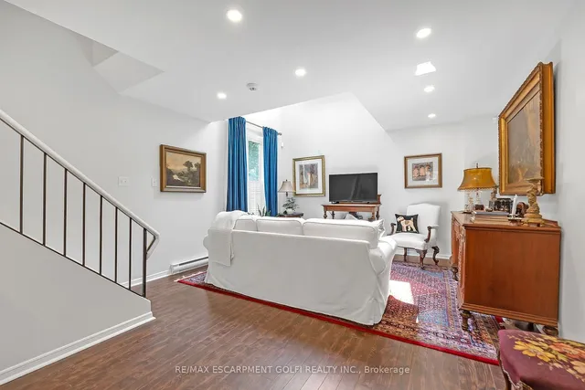 Additional image 11 of 23 Macaulay St Unit 3