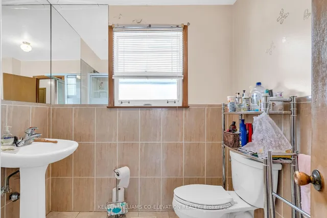 Additional image 33 of 217 La Rose Ave