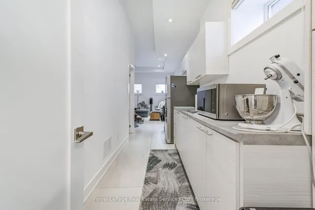 Additional image 29 of 176 Leyton Ave