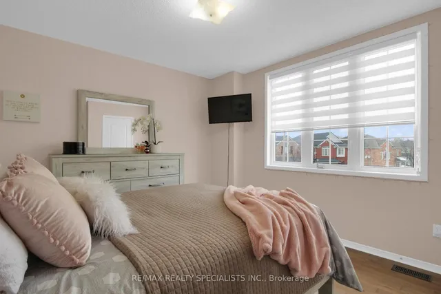 Additional image 26 of 10 Chatelaine Crt