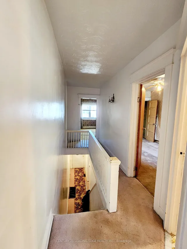 Additional image 25 of 635 Coxwell Ave