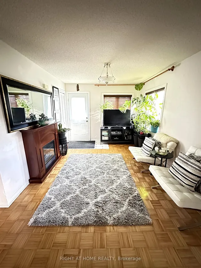 Additional image 11 of 28 Huntington Ave