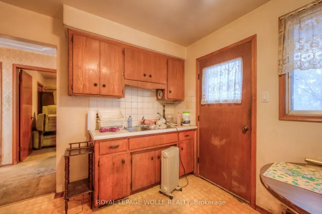 Additional image 14 of 323 Clifton Rd