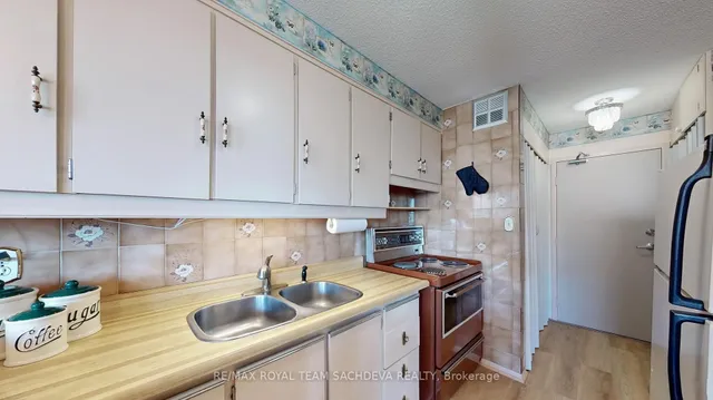 Additional image 20 of 90 Ling Rd Unit 1101