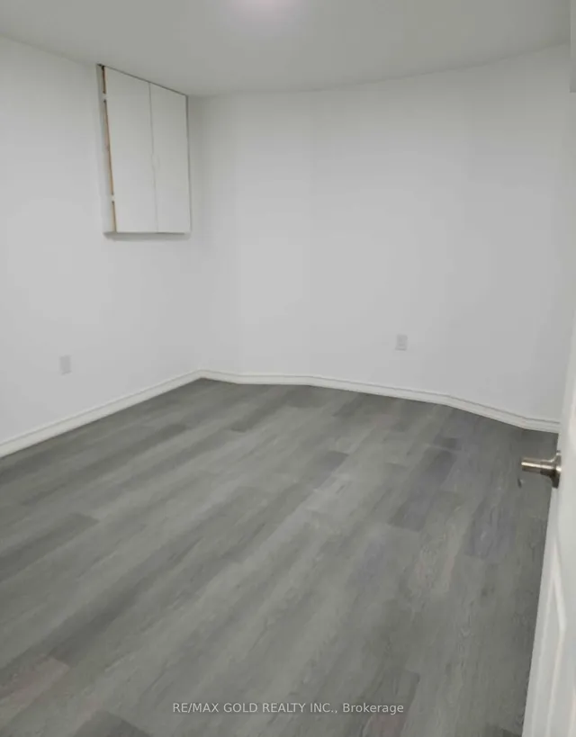 Additional image 28 of 26 Mossbank Dr