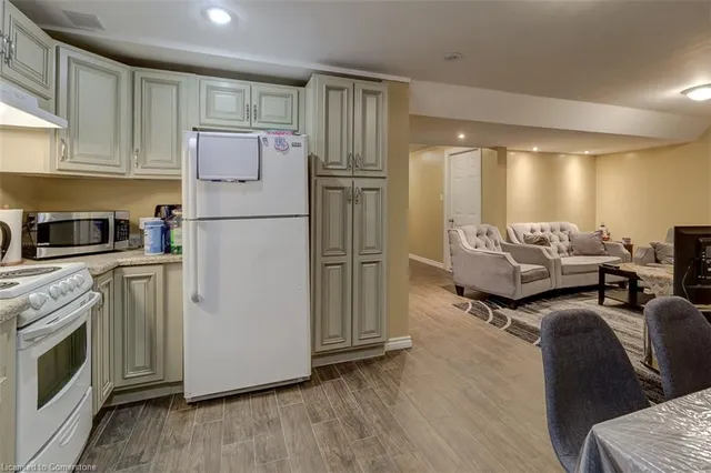 Additional image 46 of 448 Lodor St