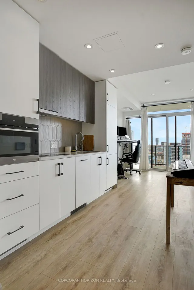 Additional image 10 of 741 King St Unit 1710