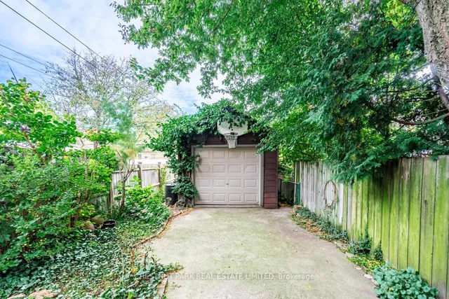 Additional image 38 of 69 Robina Ave