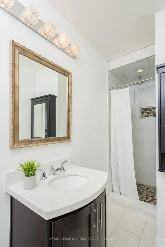 Additional image 23 of 55 Ashmount Cres