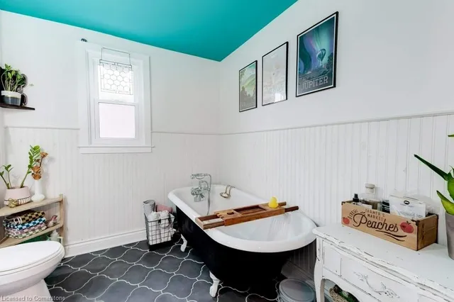 Additional image 32 of 64 Graham Ave