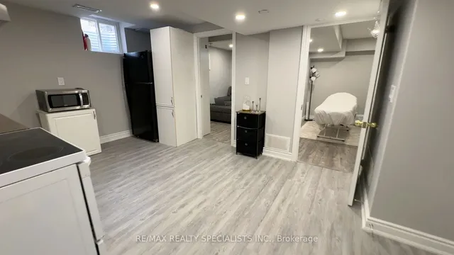 Additional image 19 of 2 Cortez Crt