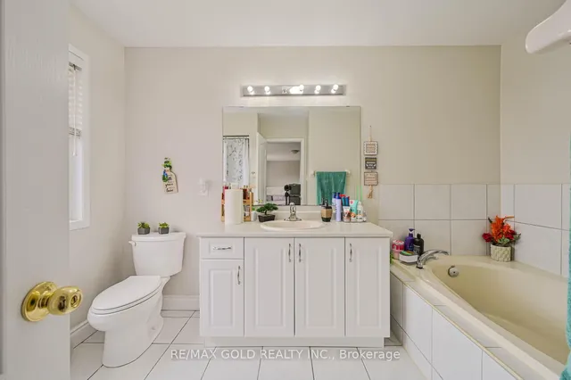 Additional image 21 of 82 Crown Victoria Dr