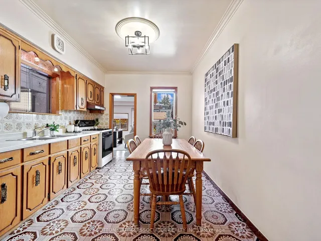 Additional image 9 of 696 Crawford St