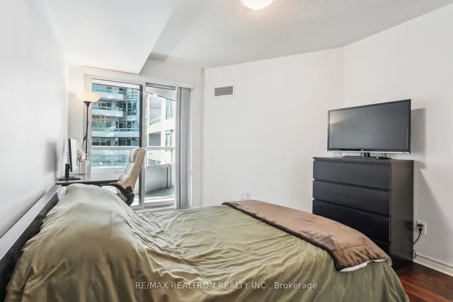 Additional image 23 of 19 Grand Trunk Cres Unit 1215