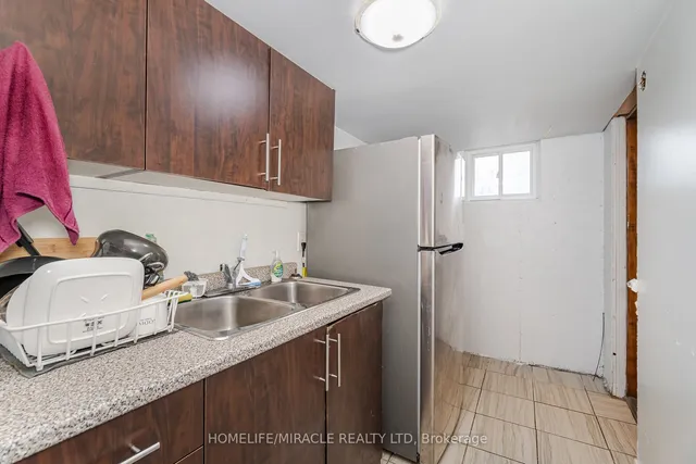 Additional image 37 of 23 Strathavon Dr