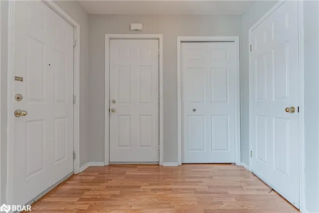 Additional image 3 of 18 Jena Crt