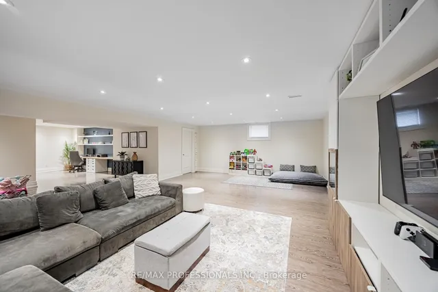 Additional image 32 of 54 Parkchester Rd