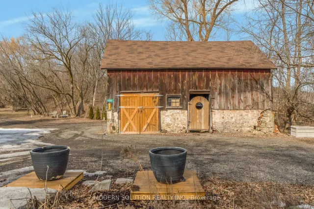 Additional image 34 of 3015 Dundas St