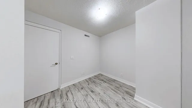 Additional image 23 of 135 Village Green Sq Unit 1924