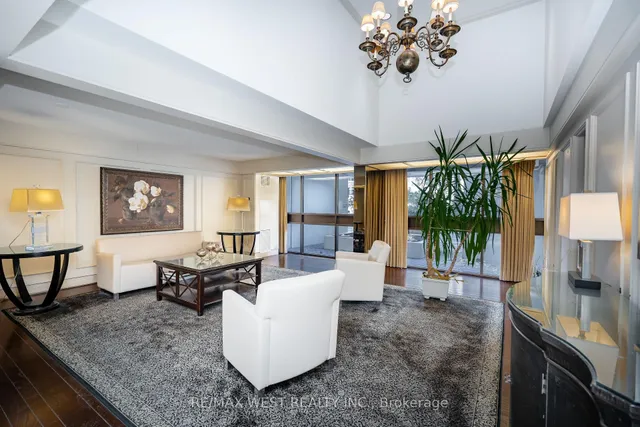 Additional image 4 of 100 Quebec Ave Unit 301