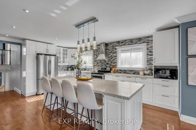 935 Lovingston Cres