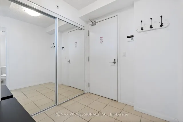 Additional image 3 of 800 Lawrence Ave Unit 1014