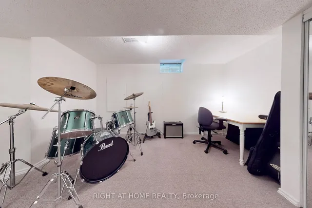 Additional image 40 of 117 Lent Cres