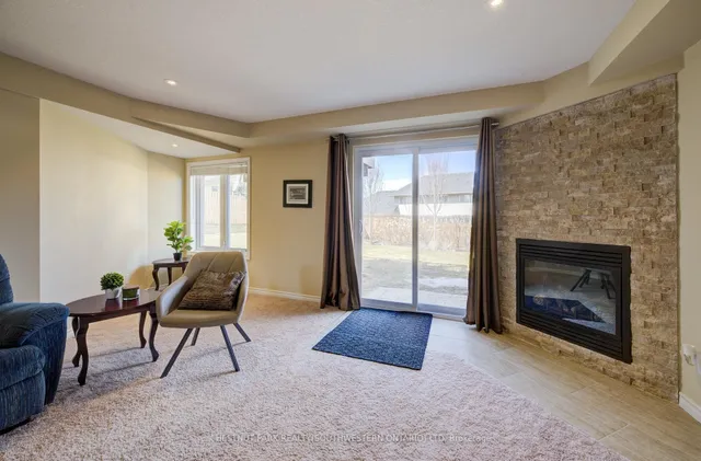 Additional image 30 of 988 Zeller Cres