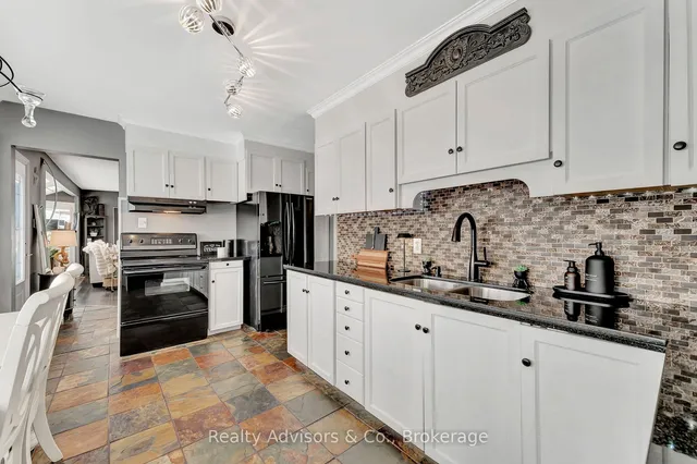 Additional image 15 of 924 Union St