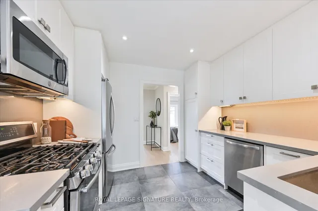 Additional image 14 of 11 Comet Crt