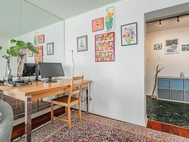 Additional image 9 of 65 Harbour Sq Unit 2204