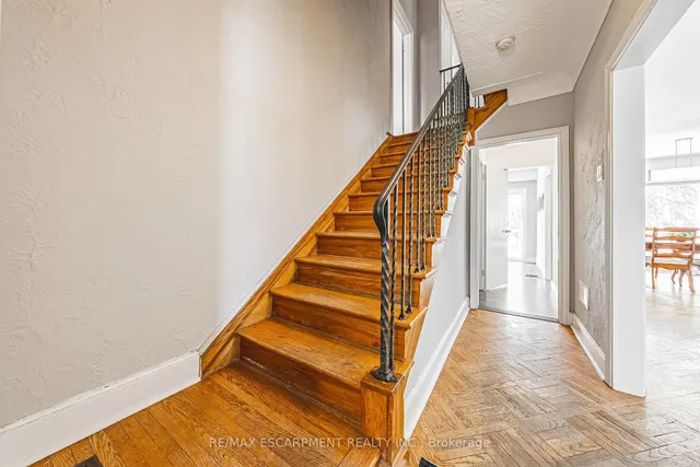 Additional image 18 of 34 Chedoke Ave