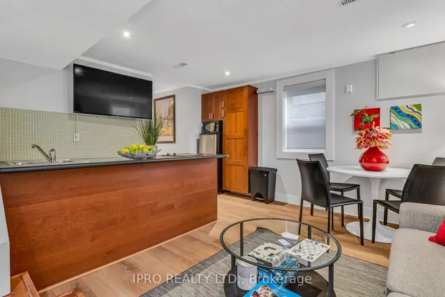 Additional image 29 of 264 Howland Ave