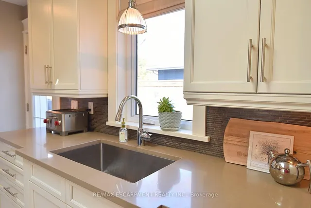Additional image 19 of 625 Ardleigh Cres